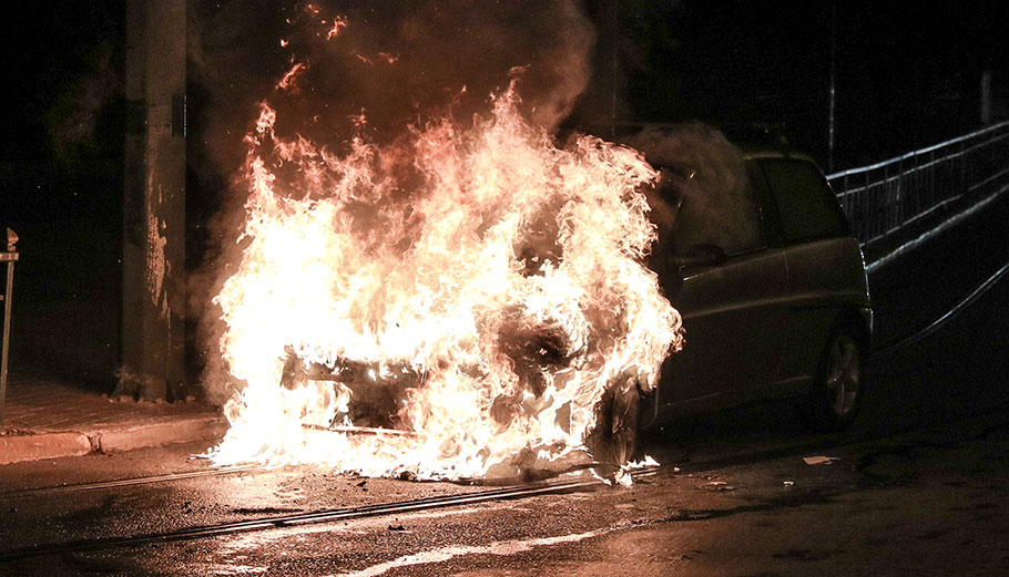 Φωτιά σε αυτοκίνητο © EUROKINISSI/ΣΤΕΛΙΟΣ ΜΙΣΙΝΑΣ
