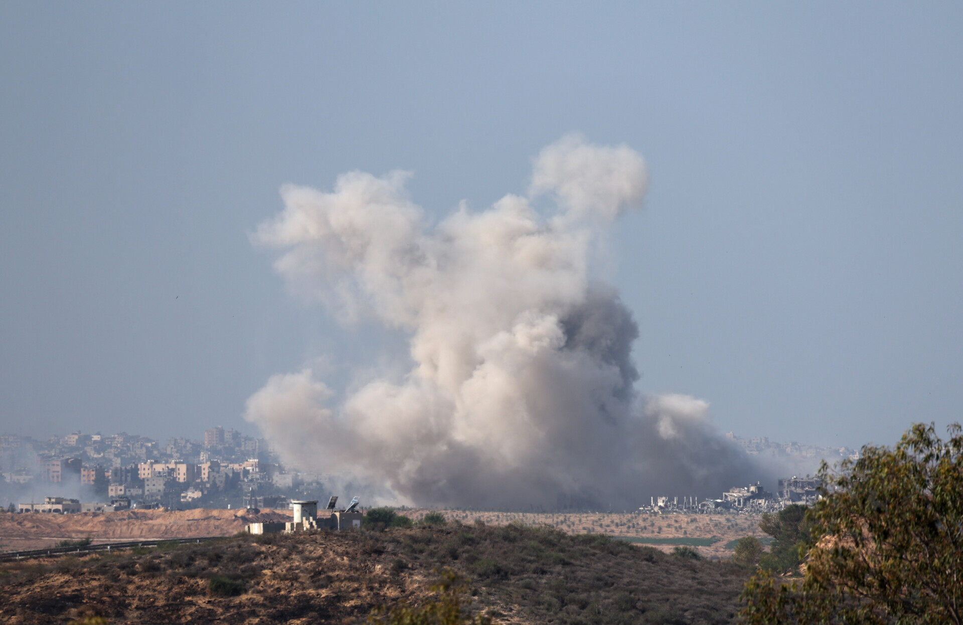 Βομβαρδισμοί του Ισραήλ στη Γάζα © EPA/ATEF SAFADI