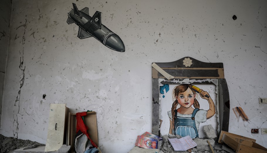 Mural στη Γάζα για τον πόλεμο του Ισραήλ με τη Χαμάς © EPA/MOHAMMED SABER