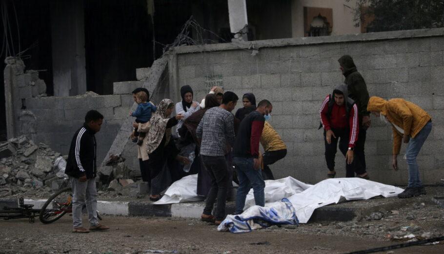 Πολλά τα θύματα στη Γάζα μετά από ισραηλινούς βομβαρδισμούς © EPA/MOHAMMED SABER