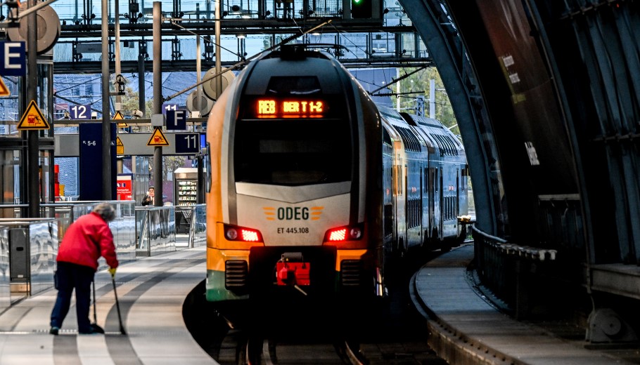 Τρένο στη Γερμανία © EPA/FILIP SINGER