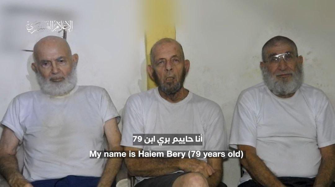 Οι τρεις όμηροι της Χαμάς που απεικονίζονται στο βίντεο © Twitter Printscreen
