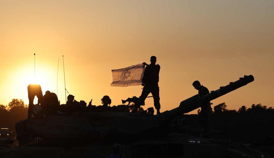 Τανκς του Ισραήλ στη Λωρίδα της Γάζας © EPA/ABIR SULTAN