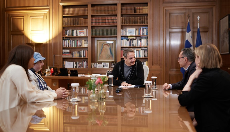 Μητσοτάκης: Συναντήθηκε με εγκαυματίες, τι συζήτησαν