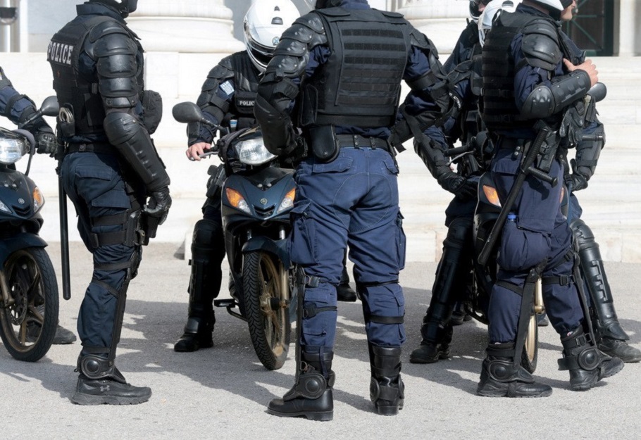 Σαλαμίνα: 43χρονη εντοπίστηκε νεκρή από πυροβολισμούς