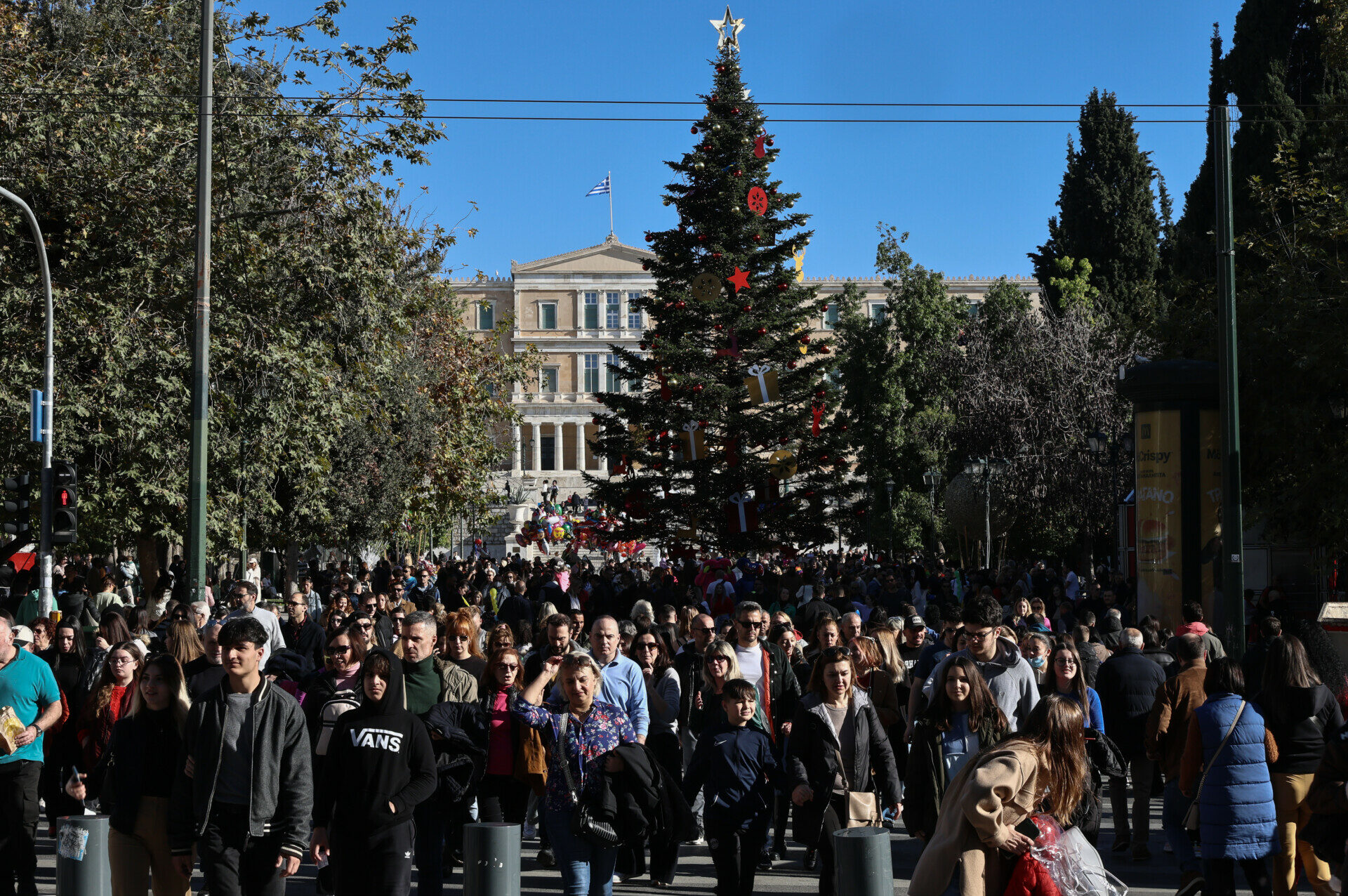 Χριστουγεννιάτικα ψώνια στα καταστήματα της Ερμού © InTime