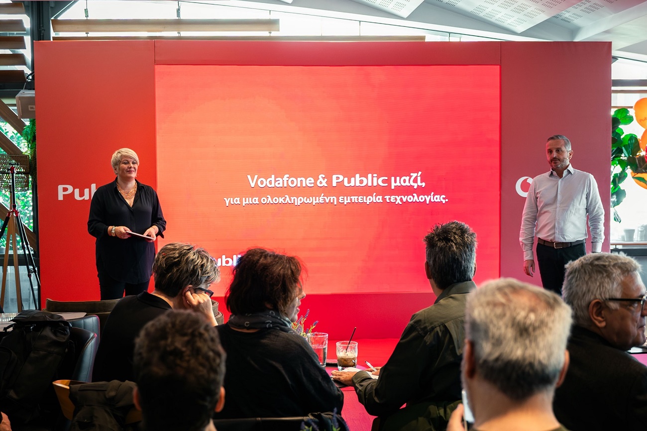 O Ρόμπυ Μπουρλάς, CEO του Public Group και η Κάτια Σταθάκη, Εμπορική Διευθύντρια καταναλωτικών προϊόντων της Vodafone Ελλάδας@ΔΤ