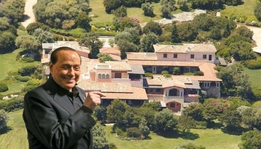 Ο Σίλβιο Μπερλουσκόνι με φόντο τη Villa Certosa © EPA/MATTEO CROCCHIONI/youtube printscreen/powergame.gr