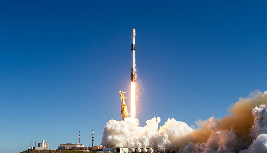 Με πύραυλο της SpaceX του Έλον Μασκ η εκτόξευση του κατασκοπευτικού πυραύλου της Νότιας Κορέας © EPA/SpaceX via South Korea Defense Ministry/ HANDOUT