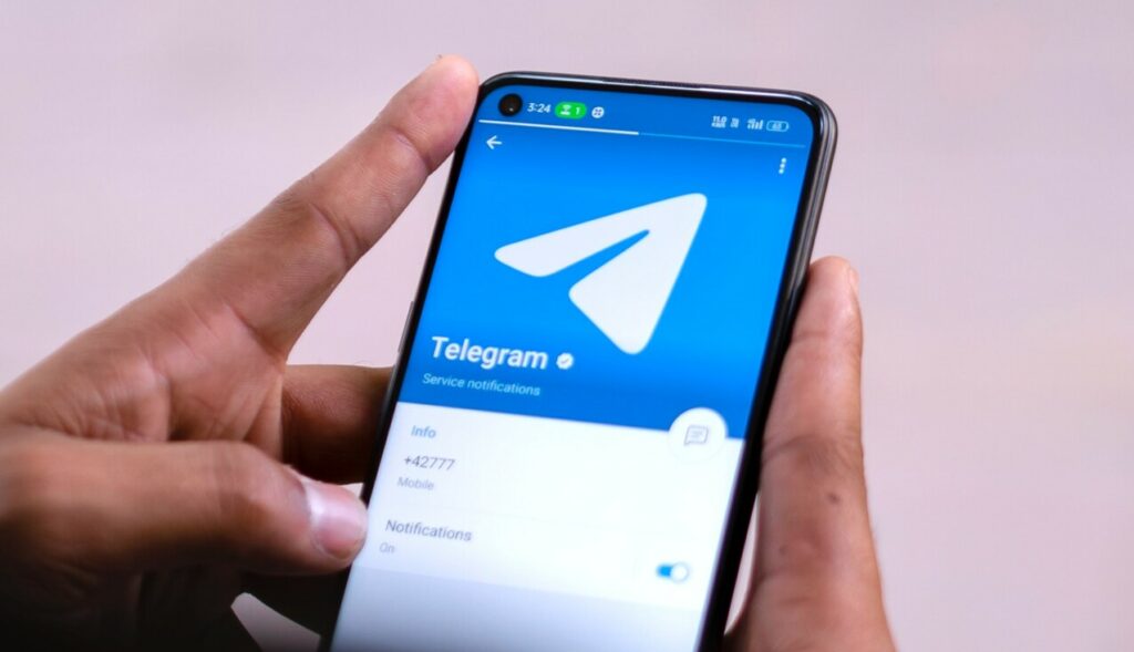 Ρωσία: Επιβάλλει περιορισμούς σε Telegram και WhatsApp