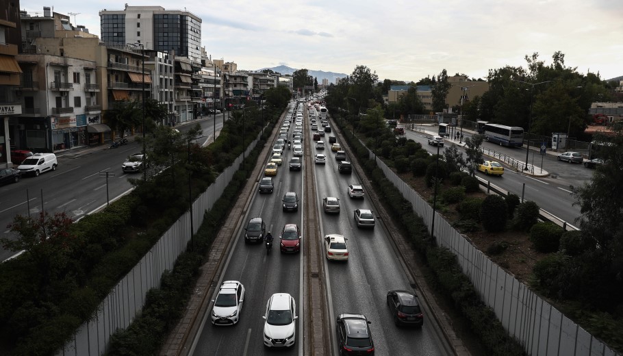 Αντίστροφη μέτρηση για τους οδηγούς που καλούνται να πληρώσουν τέλη κυκλοφορίας © EUROKINISSI/ΣΩΤΗΡΗΣ ΔΗΜΗΤΡΟΠΟΥΛΟΣ