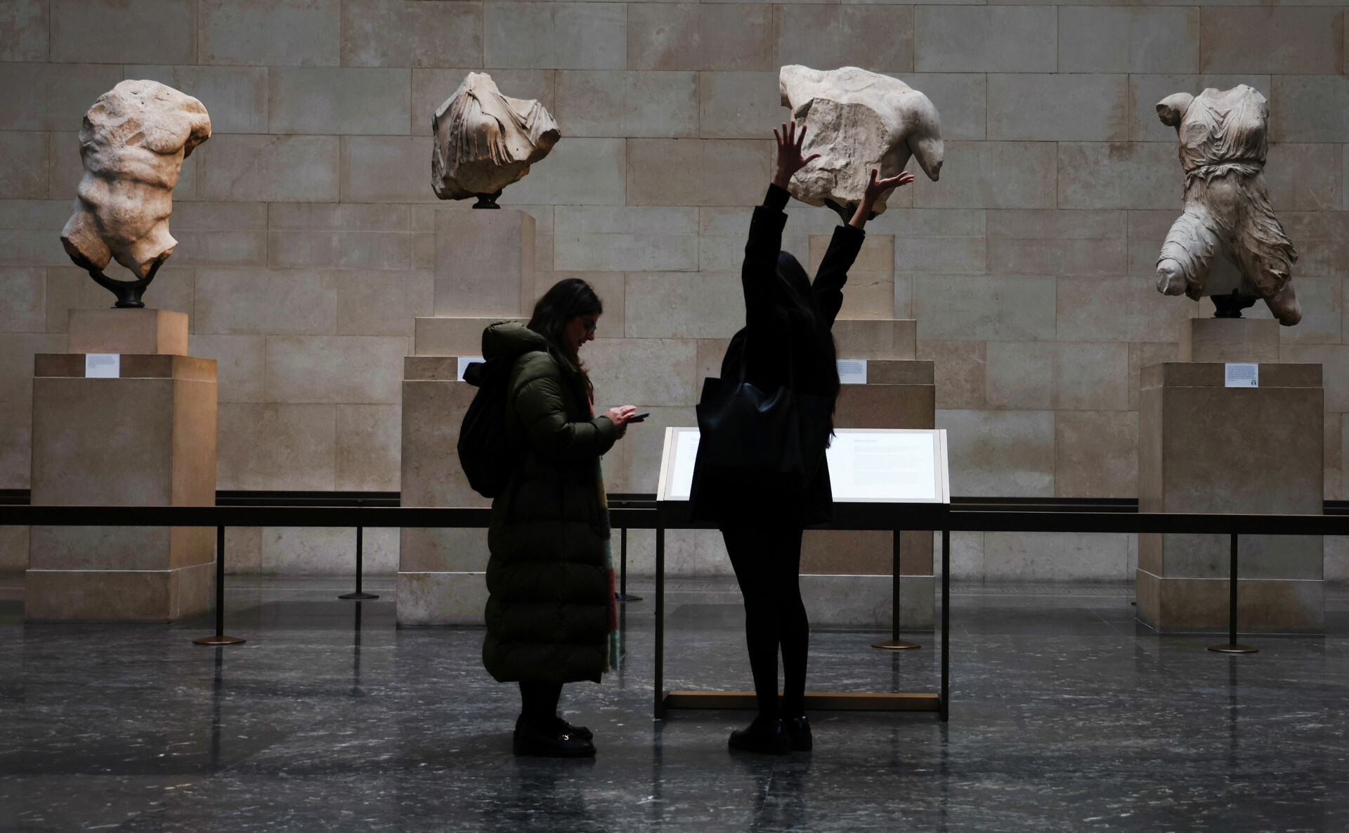 Τα Γλυπτά του Παρθενώνα στο Βρετανικό Μουσείο © EPA/ANDY RAIN