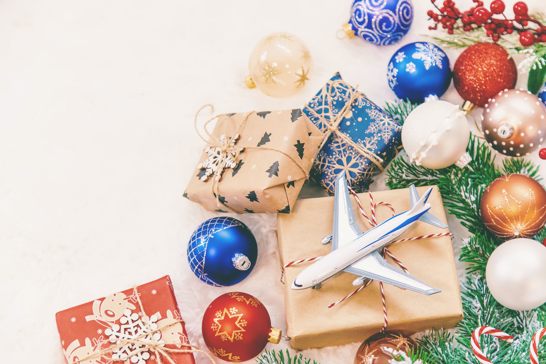 Χριστουγεννιάτικα δώρα για όσους αγαπούν τα ταξιδια © 123rf