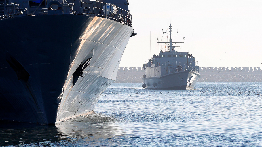 Πολεμικά πλοία στη Μαύρη Θάλασσα©EPA/ROBERT GHEMENT
