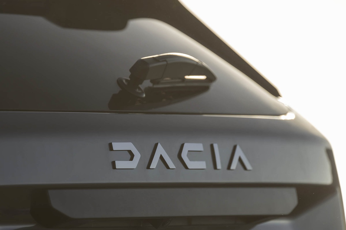Η Dacia προετοιμάζει οικογενειακό hatchback, το «C-Neo»