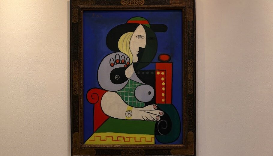 To Femme à la montre του Πικάσο, ένα από τα πιο ακριβά έργα τέχνης που πωλήθηκαν το 2023 ©EPA/ALI HAIDER