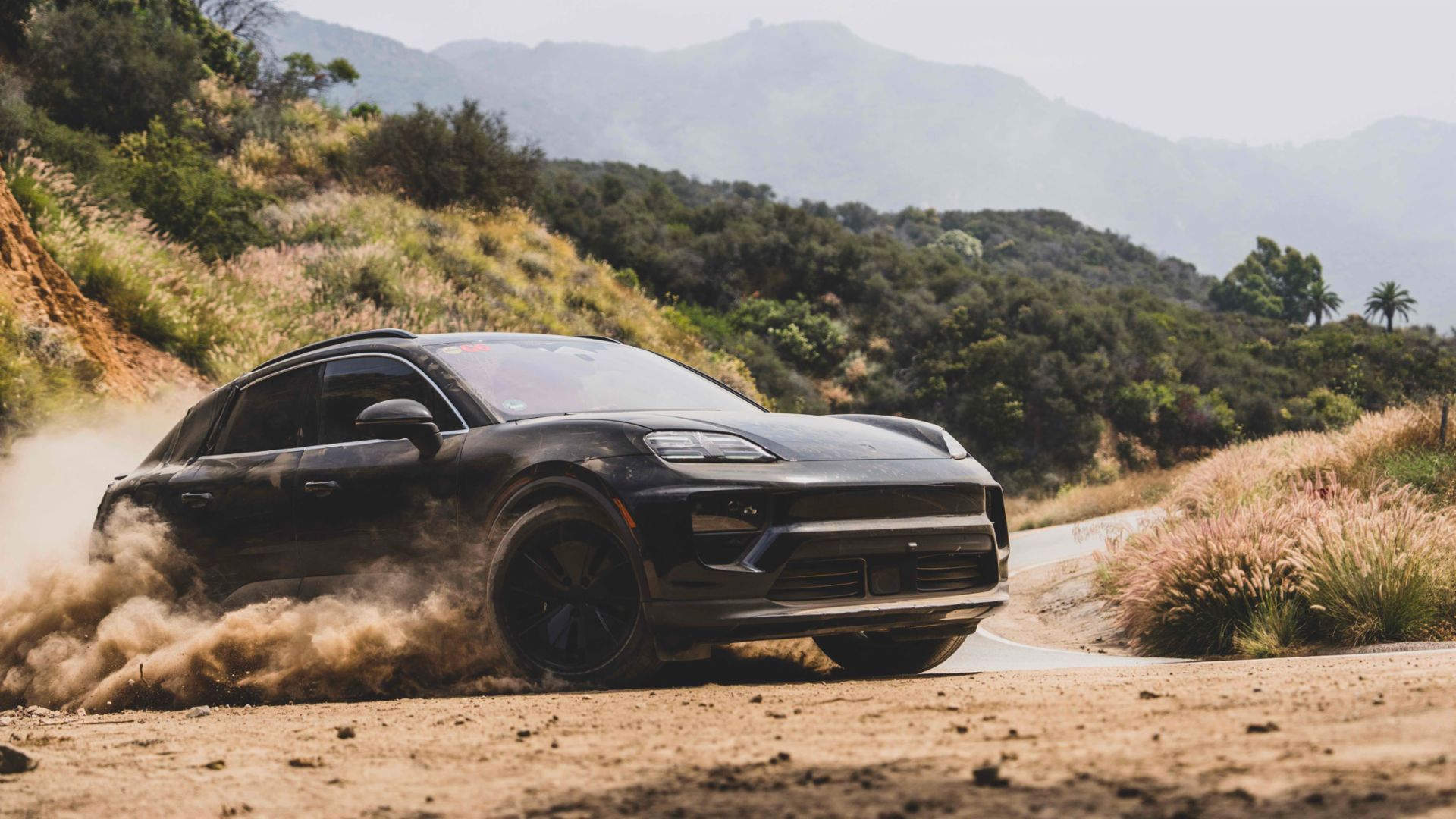 Νέα Porsche Macan: Πρώτα σκίτσα και εικόνες