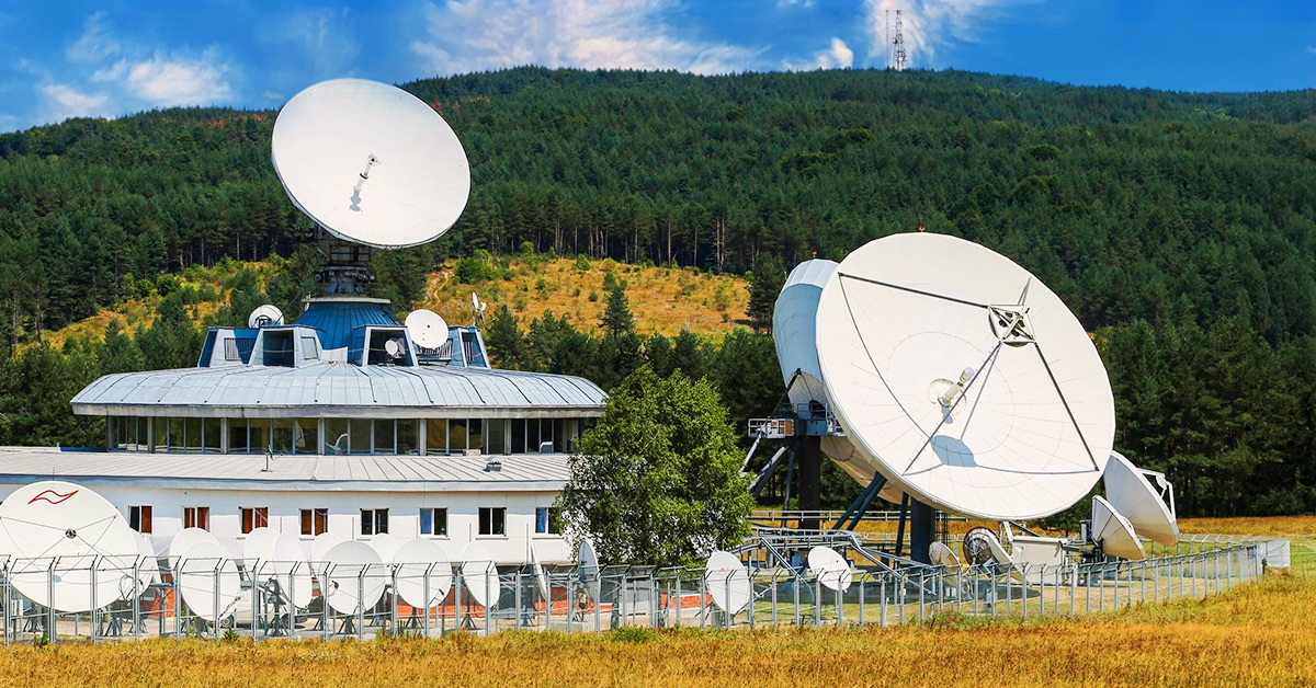 Επίγειος σταθμός για δορυφορικές επικοινωνίες © ΔΤ