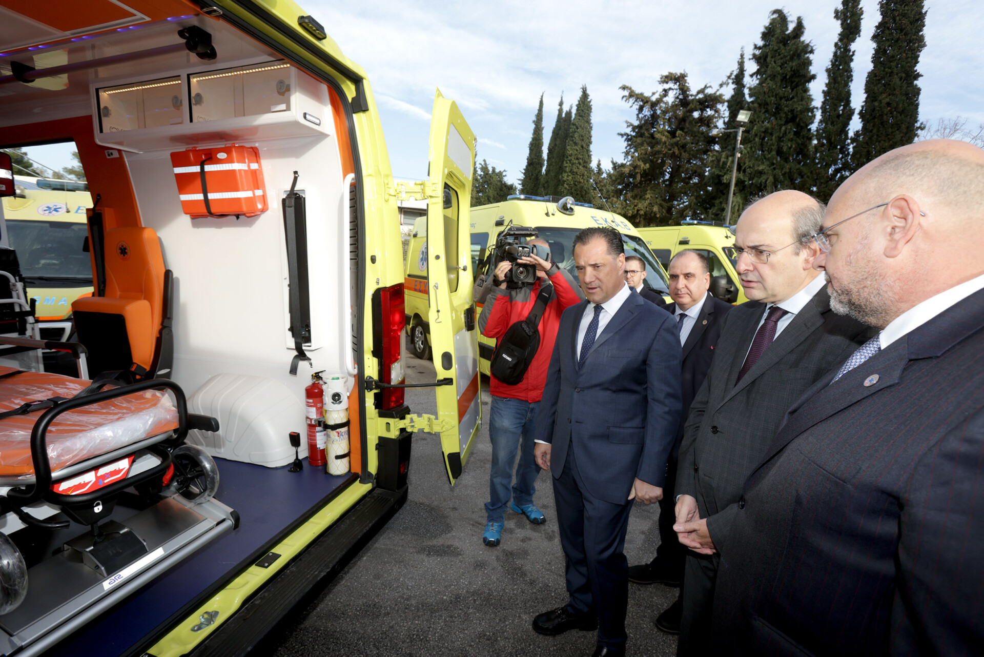 Παράδοση δέκα ασθενοφόρων του ΕΚΑΒ@ΔΤ