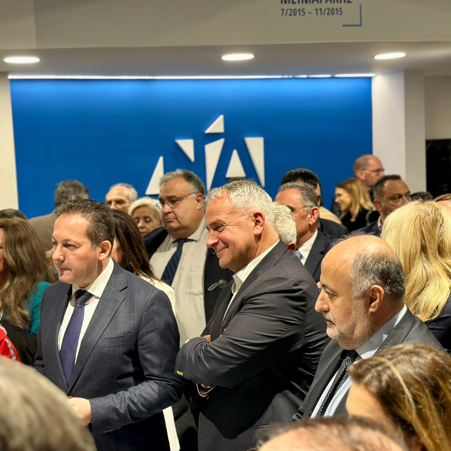 Ο Μάκης Βορίδης στην κοπής της πρωτοχρονιάτικης πίτας στη Διοικούσα Επιτροπή ΔΕΕΠ Ανατολικής Αττικής της ΝΔ©twitter/MakisVoridis