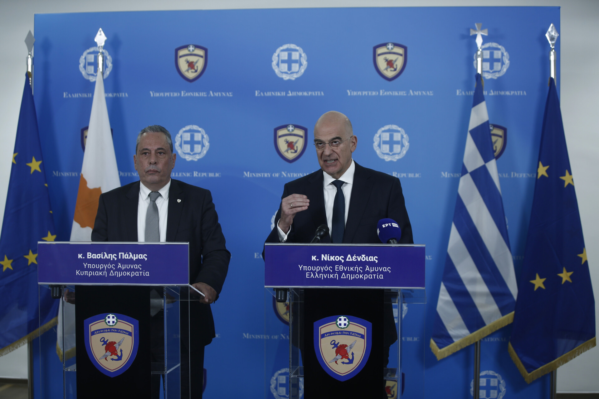 Ο υπουργός Εθνικής Άμυνας, Νίκος Δένδιας, και ο Κύπριος ομόλογός του, Βασίλης Πάλμας© ΑΠΕ-ΜΠΕ/ΓΙΑΝΝΗΣ ΚΟΛΕΣΙΔΗΣ