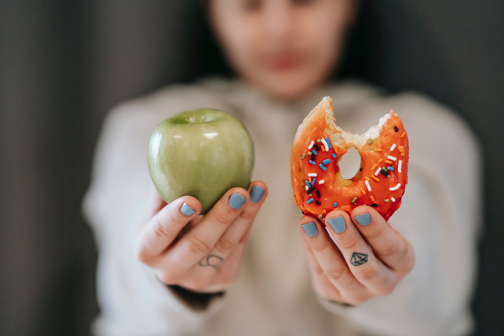 Focus Bari: Ένας στους δύο Gen Z στην Ελλάδα τρώει fast food