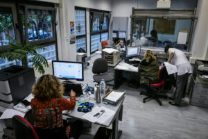 ΚΕΠΕ: Χαμηλότεροι 18,6% οι μισθοί στο Δημόσιο έναντι του ιδιωτικού τομέα
