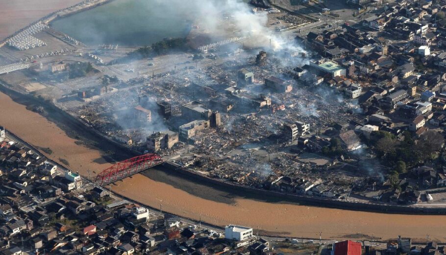H κατεστραμμένη πόλη Wajima μετά από τον ισχυρό σεισμό, στην κεντρική Ιαπωνία © EPA/JIJI PRESS JAPAN