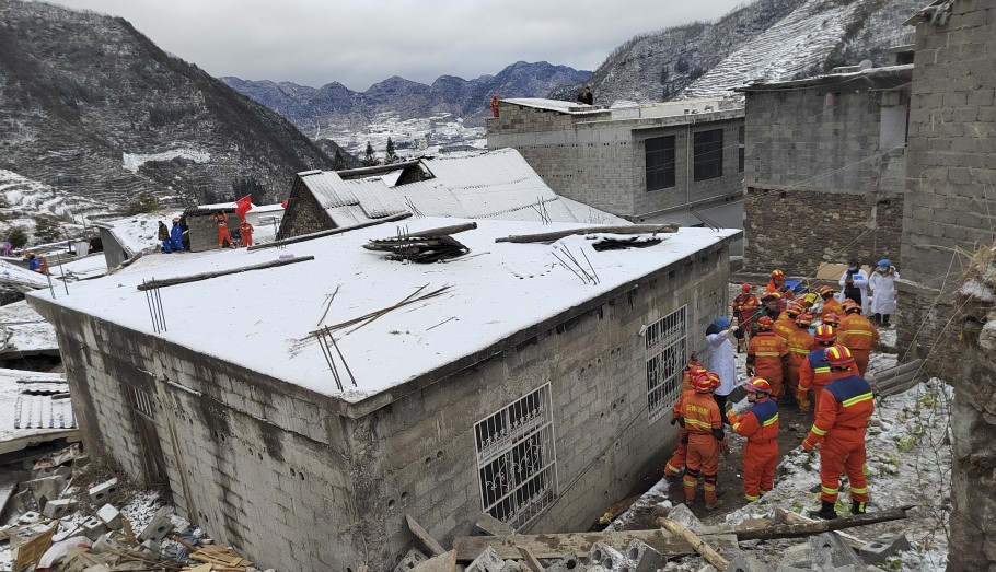 Σωστικά συνεργεία στην Κίνα © EPA/ XINHUA / Hu Chao