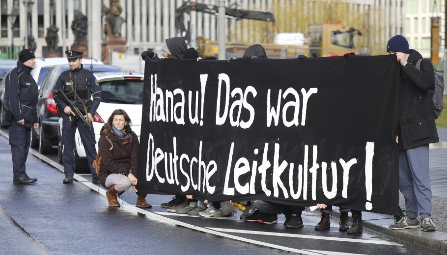 Διαδήλωση στη Γερμανία για τους μετανάστες © EPA/OMER MESSINGER