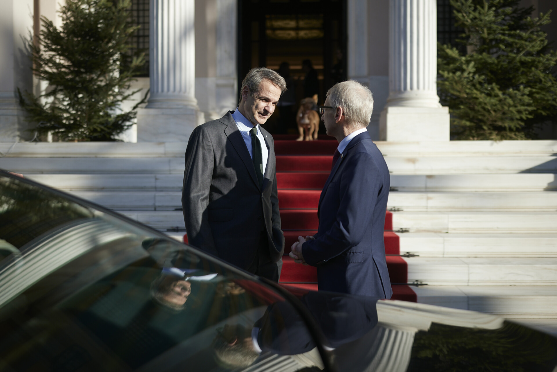 Ο Έλληνας Πρωθυπουργός Κυριάκος Μητσοτάκης με τον Βούλγαρο ομόλογό του, Νικολάι Ντένκοφ © ΔΤ