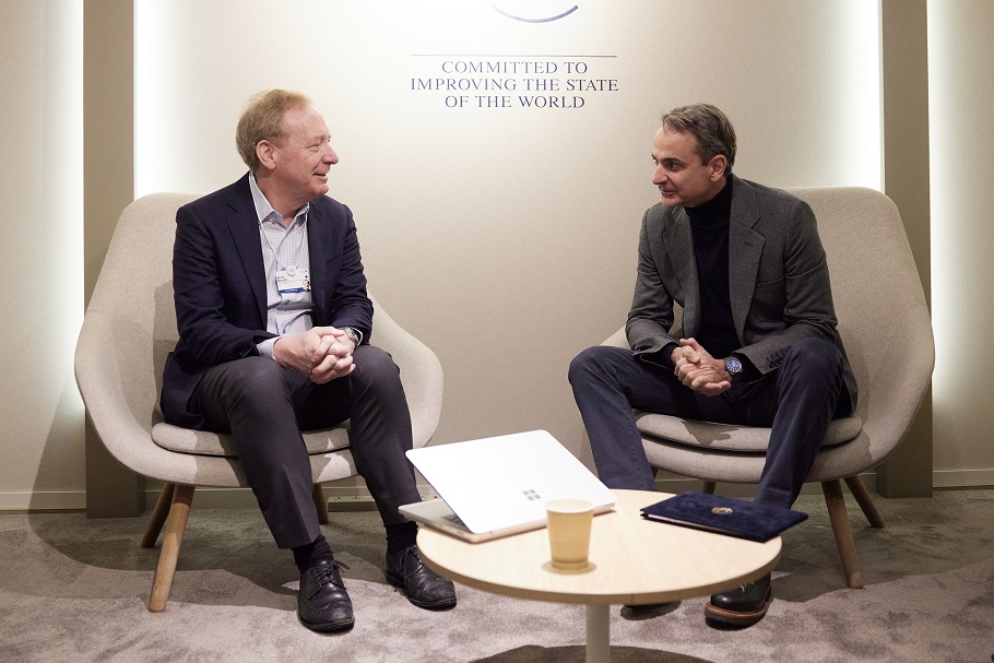 Ο Πρωθυπουργός Κυριάκος Μητσοτάκης στις εργασίες του Παγκόσμιου Οικονομικού Φόρουμ στο Νταβός της Ελβετίας. Συναντήθηκε με τον πρόεδρο της Microsoft@ΔΗΜΗΤΡΗΣ ΠΑΠΑΜΗΤΣΟΣ/ΓΡΑΦΕΙΟ ΤΥΠΟΥ ΠΡΩΘΥΠΟΥΡΓΟΥ/EUROKINISSI)