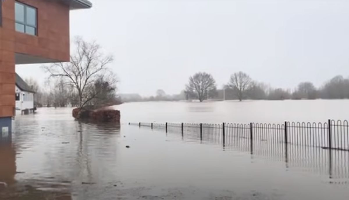 Πλημμύρες στη Βρετανία έφερε η καταιγίδα Χενκ © Printscreen