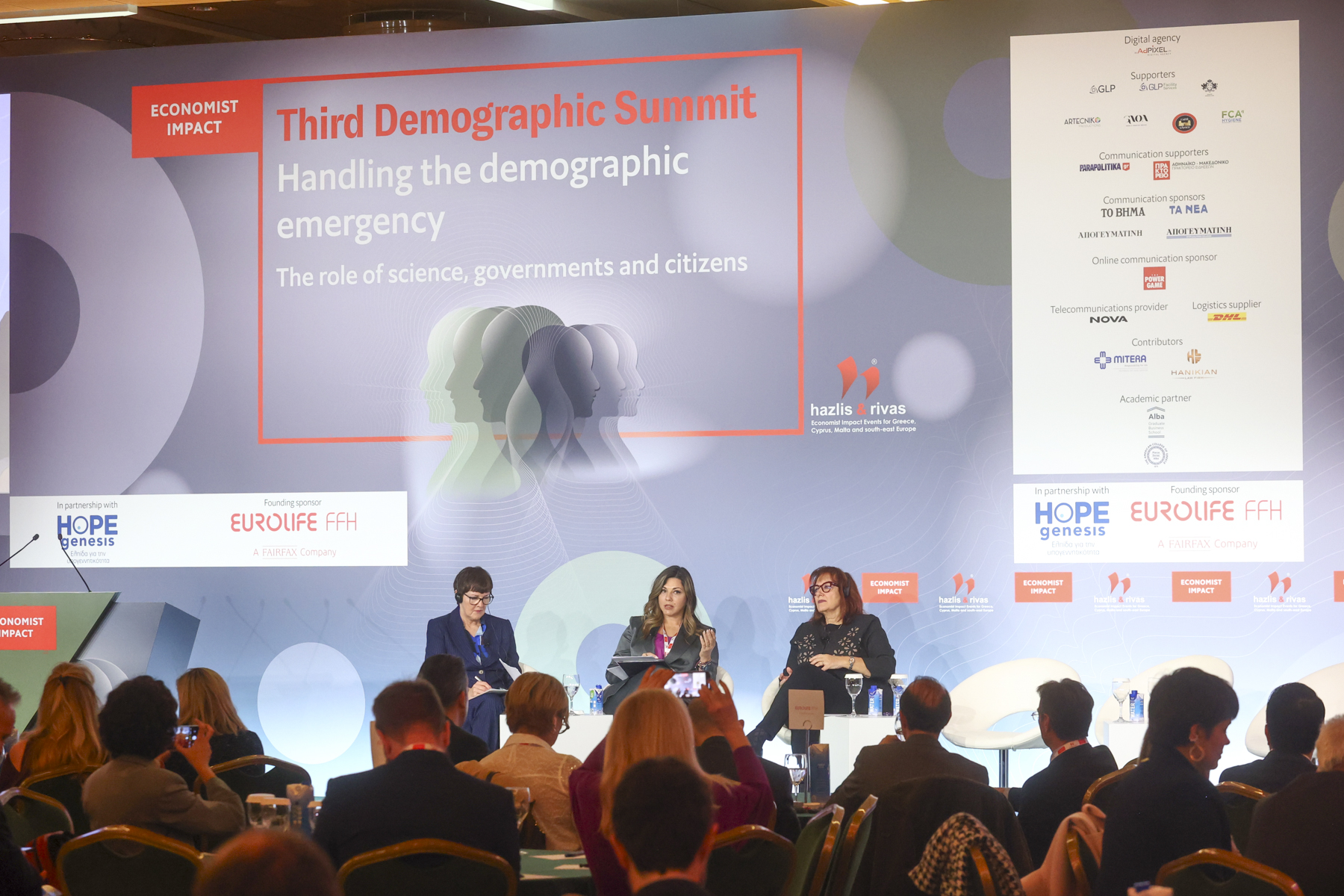 Πάνελ του Third Demographic Summit με ομιλήτρια την υπουργός Οικογένειας και Κοινωνικής Συνοχής, Σοφία Ζαχαράκη και την Αντιπρόεδρο της Ευρωπαϊκής Επιτροπής για τη Δημοκρατία και τη Δημογραφία Ντουμπράβκα Σούιτσα © ΔΤ