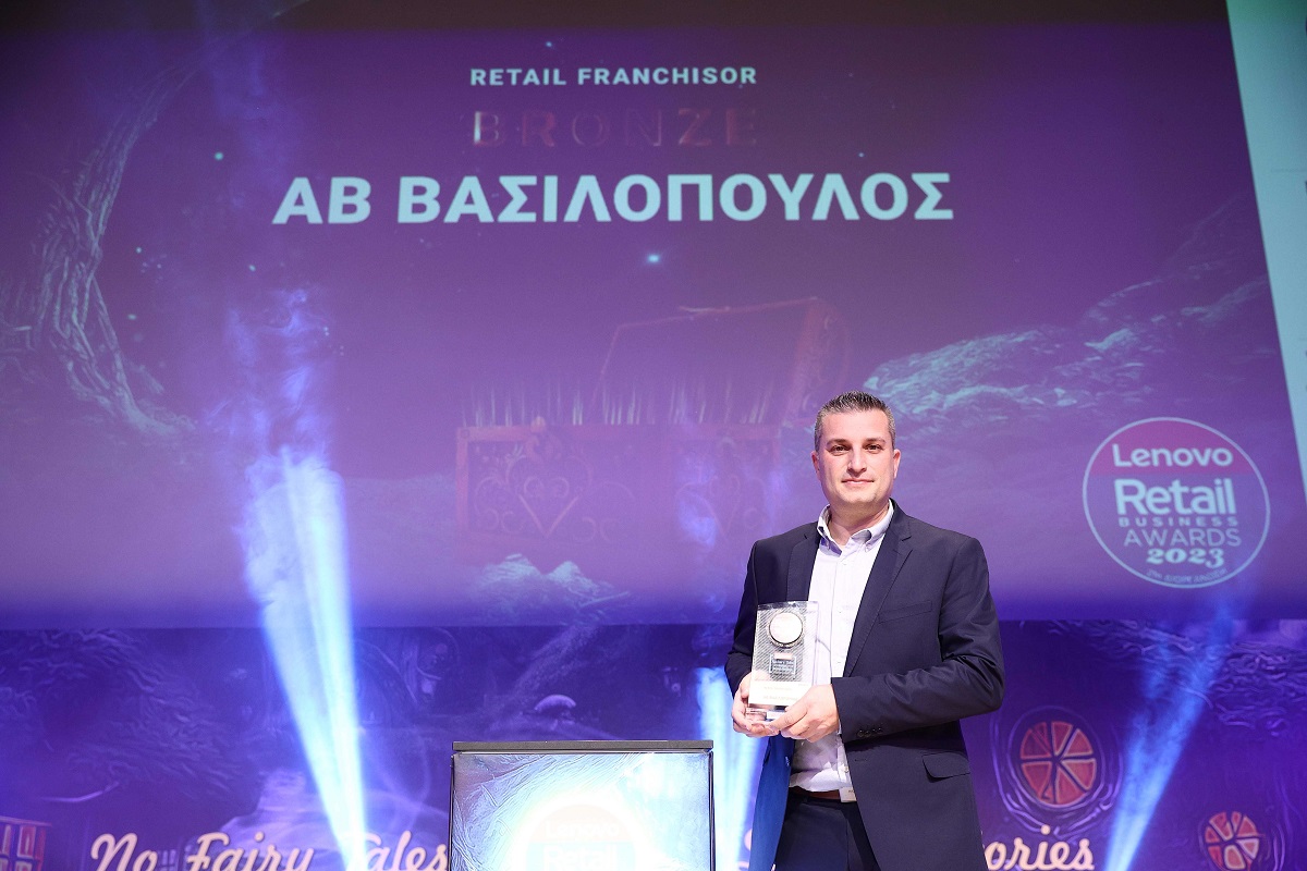 τελέχη της εταιρείας ΑΒ Βασιλόπουλος παραλαμβάνουν τα βραβεία@ΔΤ
