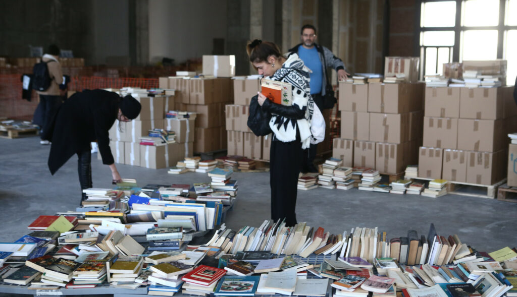 Κλοπή 8.000 βιβλίων από το Βιβλιοπωλείο των Αστέγων