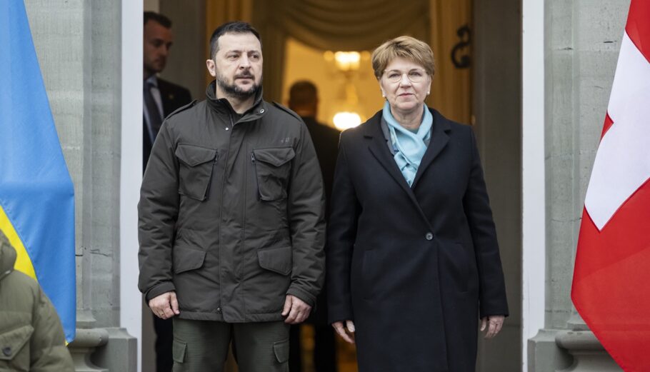 Ο πρόεδρος της Ουκρανίας, Βολοντίμιρ Ζελένσκι και η πρόεδρος της Ελβετίας, Βιόλα Άμχερτ © EPA/ALESSANDRO DELLA VALLE / POOL