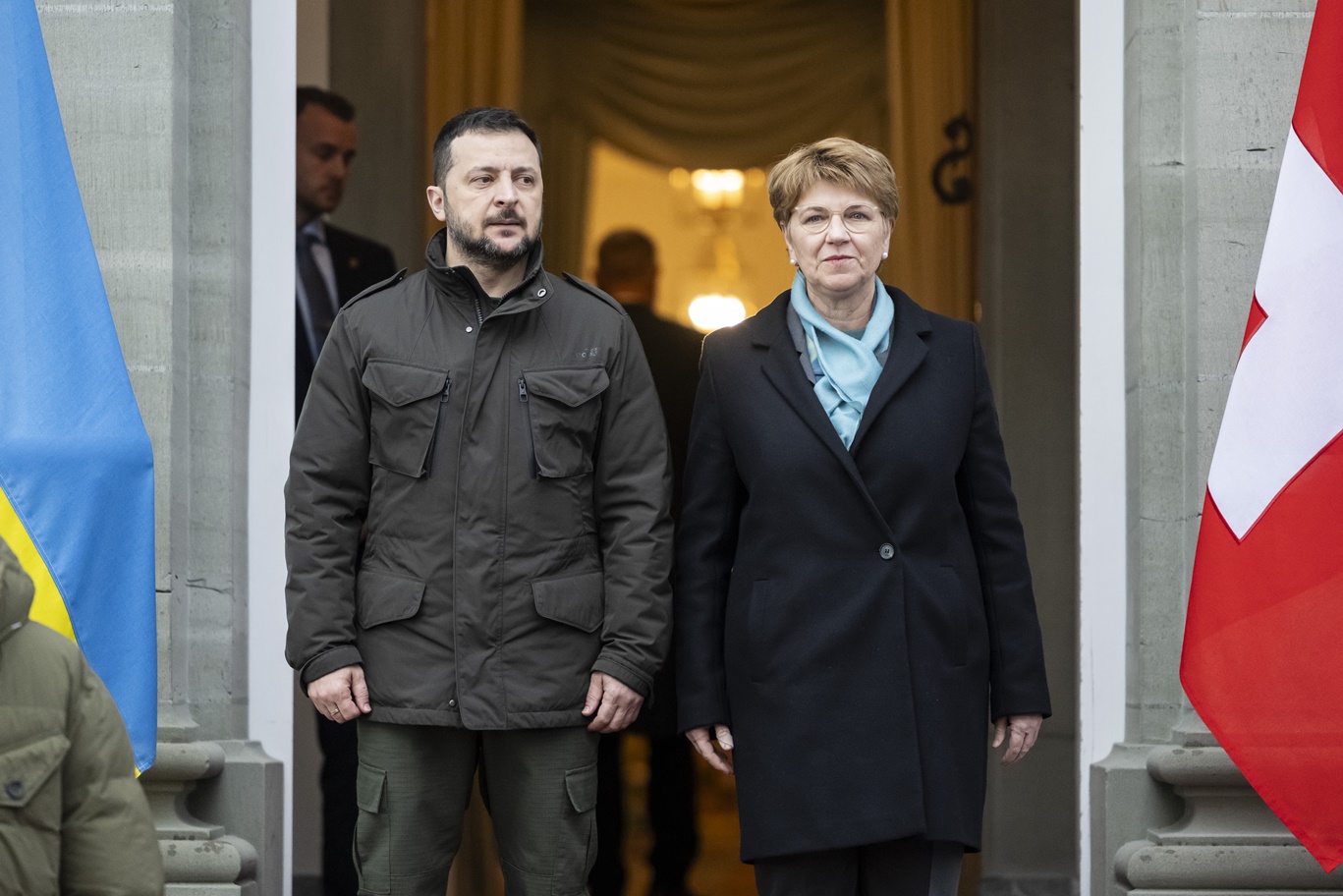 Ο πρόεδρος της Ουκρανίας, Βολοντίμιρ Ζελένσκι και η πρόεδρος της Ελβετίας, Βιόλα Άμχερτ © EPA/ALESSANDRO DELLA VALLE / POOL