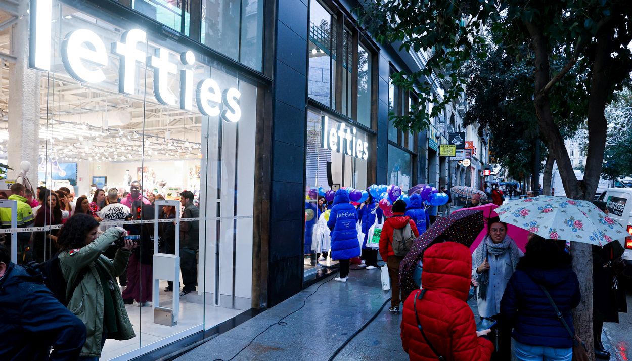 Zara: Ρίχνει στη μάχη τα Lefties για να αντιμετωπίσει τη Shein