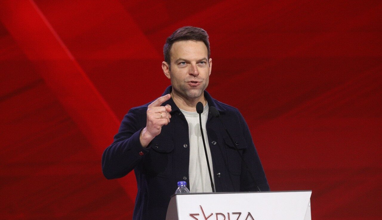 Ο Στέφανος Κασσελάκης στη διάρκεια της ομιλίας του στο συνέδριο του ΣΥΡΙΖΑ (ΓΙΑΝΝΗΣ ΠΑΝΑΓΟΠΟΥΛΟΣ / EUROKINISSI)