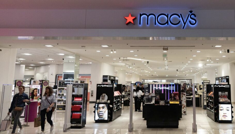 Κατάστημα Macy's στο εμπορικό κέντρο Galleria στις ΗΠΑ © EPA/ETIENNE LAURENT
