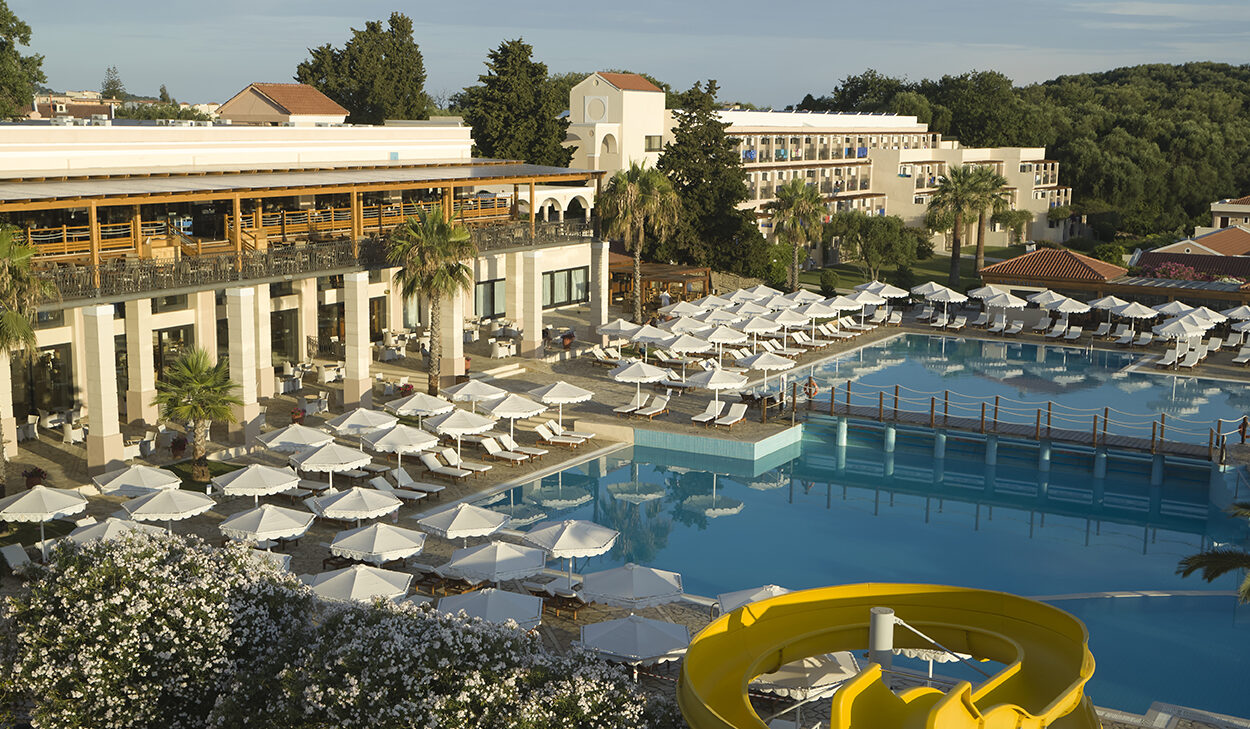 Το Roda Beach Hotel & Spa © roda-beach.com/