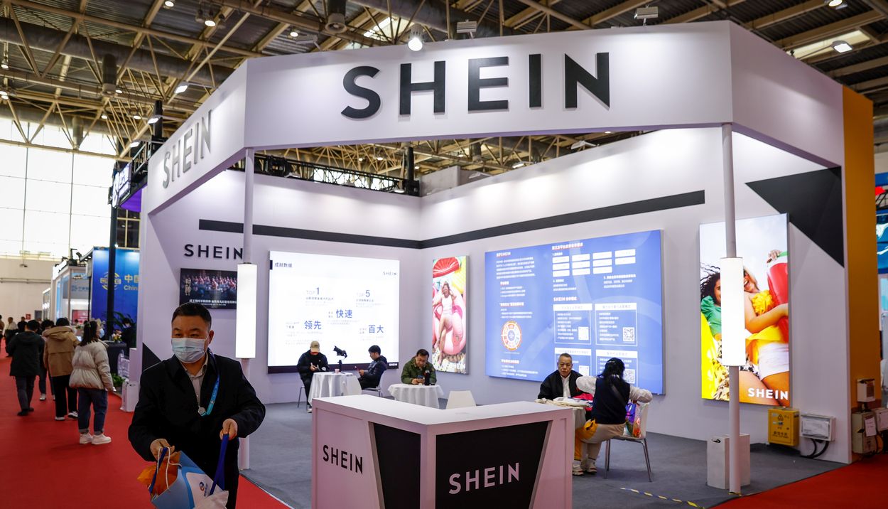 Περίπτερο της Shein στη Διεθνή Έκθεση Εφοδιαστικής Αλυσίδας της Κίνας στο Πεκίνο© EPA/MARK R. CRISTINO