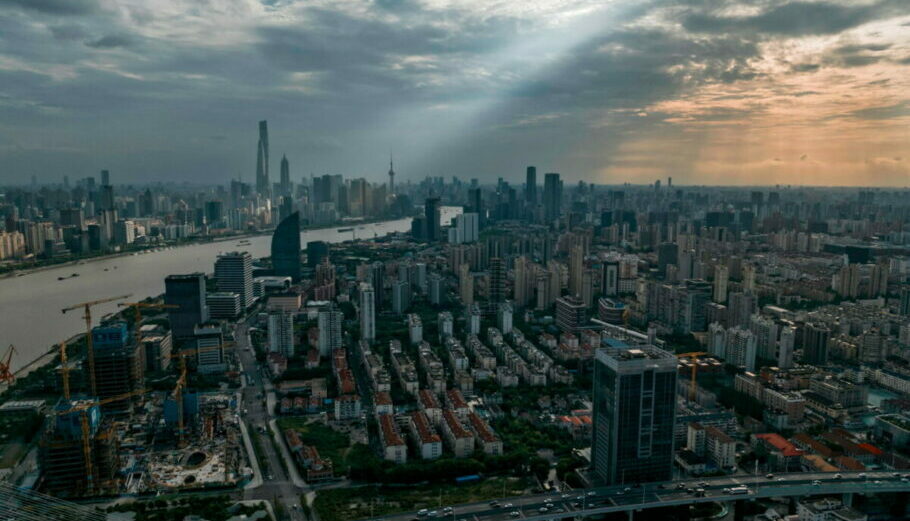 Ακίνητα στη Σανγκάη © EPA/ALEX PLAVEVSKI