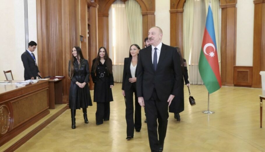 O Ιλχάμ Αλίεφ προσέρχεται για να ψηφίσει στις προεδρικές εκλογές του Αζερμπαϊτζάν @EPA/AZERBAIJAN PRESIDENT PRESS-SERVICE / HANDOUT HANDOUT EDITORIAL USE ONLY/NO SALES HANDOUT EDITORIAL USE ONLY/NO SALES