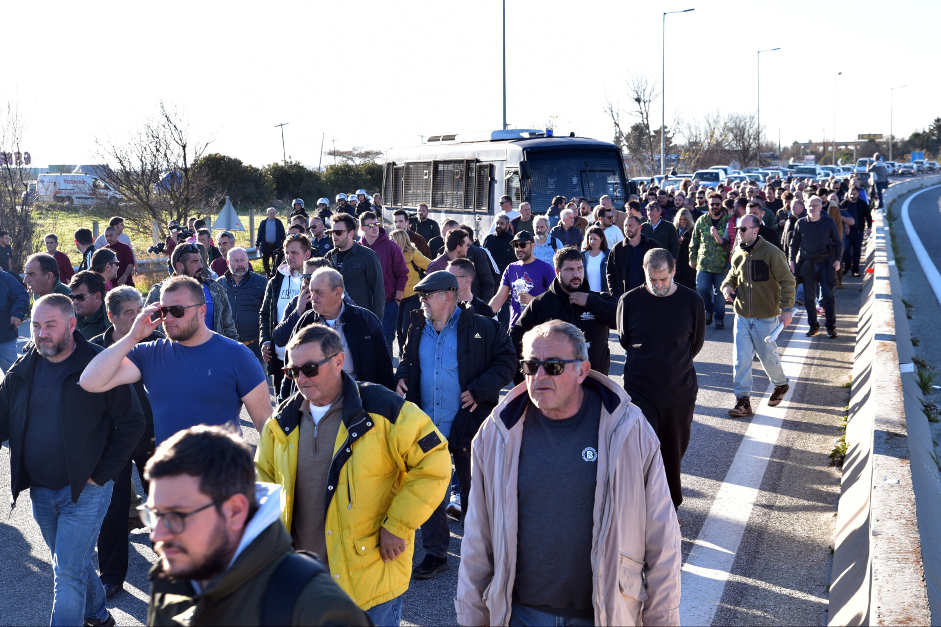 Μπλόκο αγροτών στον κόμβο της Νίκαις Λάρισας © ΑΠΕ-ΜΠΕ/ΑΠΟΣΤΟΛΗΣ ΝΤΟΜΑΛΗΣ