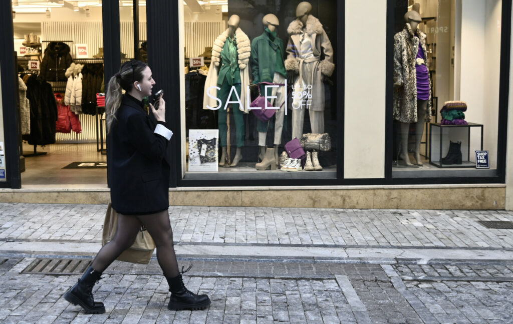Χειμερινές εκπτώσεις: Τελειώνουν την επόμενη εβδομάδα