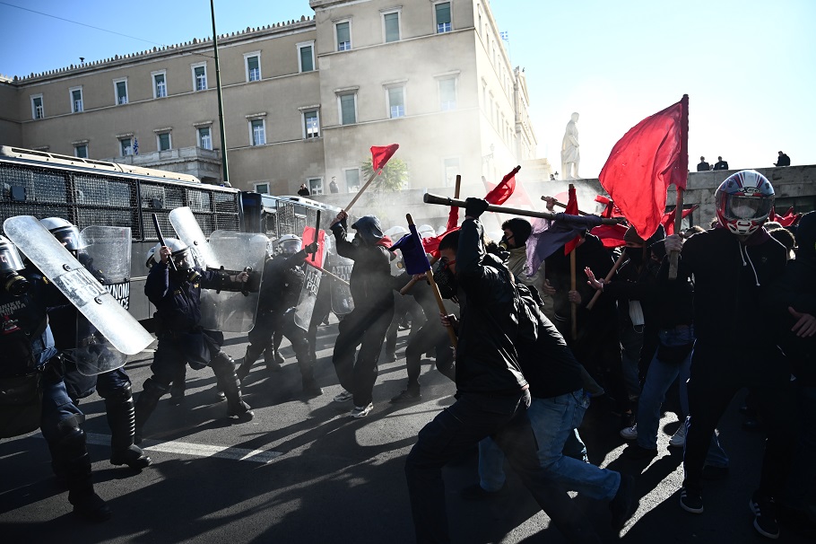 Eπεισόδια στο πανεκπαιδευτικό συλλαλητήριο στην Αθήνα