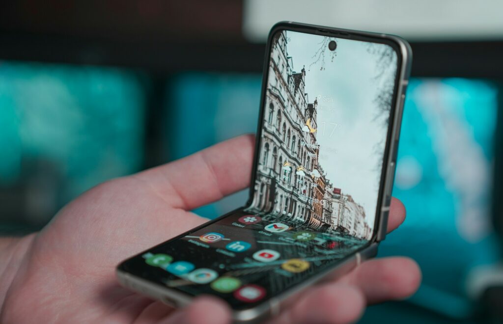 Apple: Ήρθε η ώρα για τα αναδιπλούμενα iPhone;