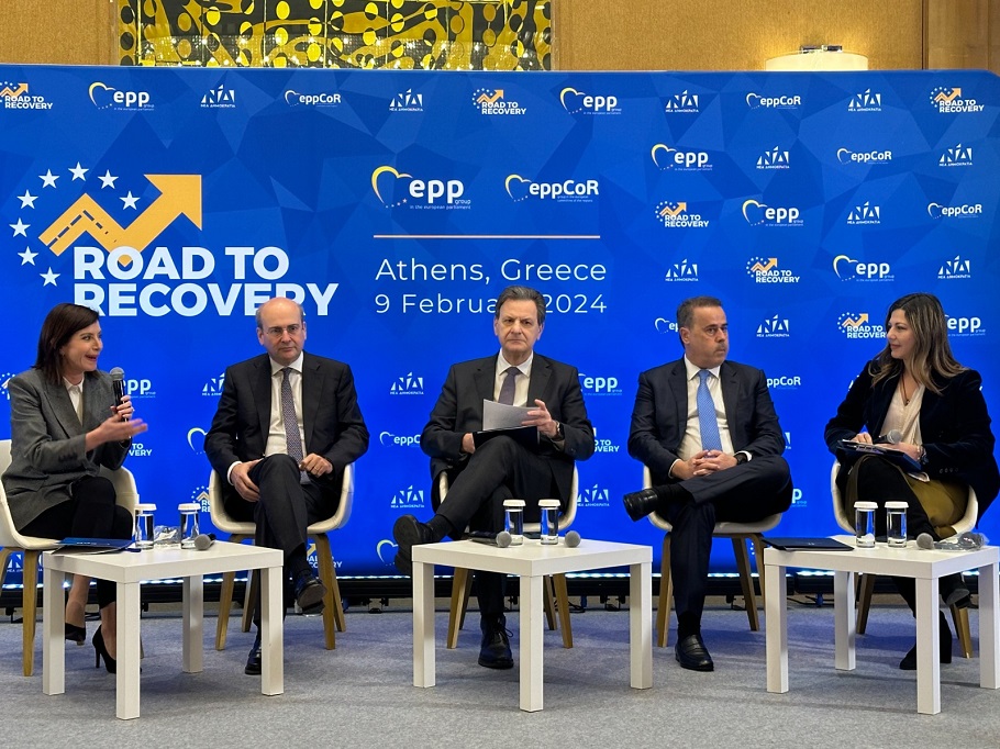 Κωστής Χατζηδάκης, Θεόδωρος Σκυλακάκης, Σταύρος Παπασταύρου και Σοφία Ζαχαράκη ©ΥΠΟΙΚ